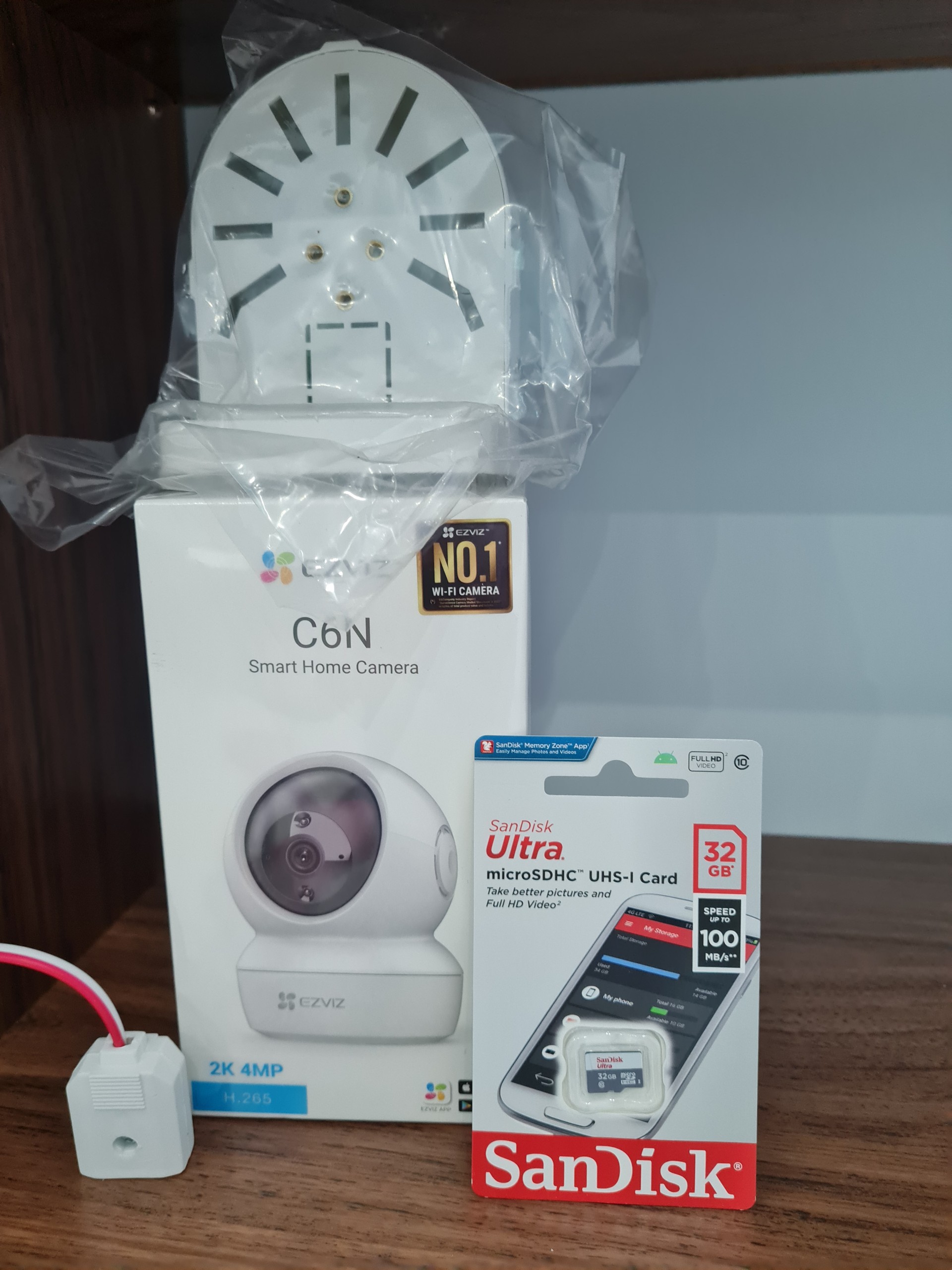 Combo 4 sản phẩm Camera C6N 4M + Thẻ nhớ 32G + Đế gắn tường + Phích âm